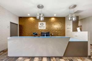 an office with a reception desk with a blue counter top at Quality Inn & Suites Joelton - Nashville in Joelton