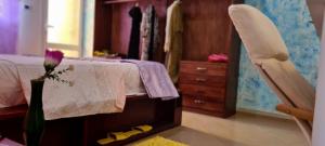 a bedroom with a bed and a vase with a flower at keur manga in Somone