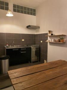 a kitchen with a counter and a sink and a stove at Casablanca Hotel - Centro Histórico in Santa Marta