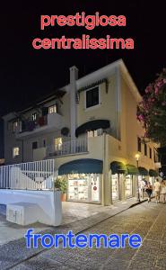 a building with a sign that reads presidium centricennisemia at Casa Giusto Ischia in Ischia