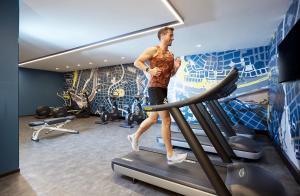 a man on a treadmill in a gym at Holiday Inn Express Melbourne Southbank, an IHG Hotel in Melbourne