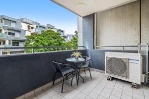Gallery image of Cosy 2-Bed Unit with Study Nook & Alfresco Dining in Melbourne