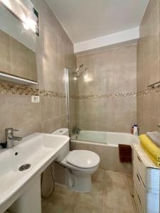 a bathroom with a sink and a toilet and a tub at Primavera in Costa Del Silencio