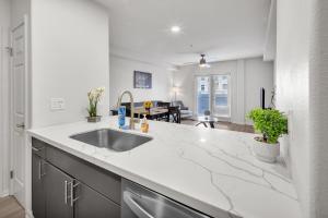 A kitchen or kitchenette at Spacious two bedroom one bath In Little Italy