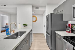 A kitchen or kitchenette at Spacious two bedroom one bath In Little Italy