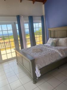 A bed or beds in a room at Seabliss Villa
