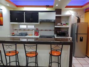 A kitchen or kitchenette at Facturamos Elegante depto. confort limpieza