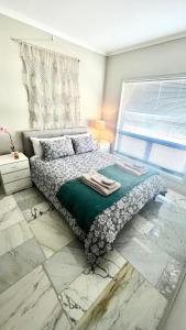 Una cama o camas en una habitación de ImeeAllanParadise