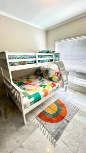 Una cama o camas en una habitación de ImeeAllanParadise