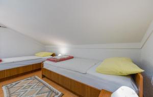 Posteľ alebo postele v izbe v ubytovaní Lovely Apartment In Potocnica With Wifi