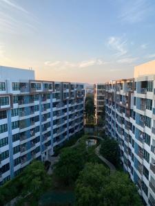 een luchtzicht op sommige appartementsgebouwen bij Centrio Condominiums Top Floor with Pool and Garden view in Ban Na Khua