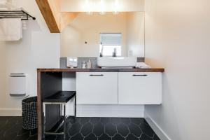 Afbeelding uit fotogalerij van Complexe La Voûte by Gestion ELITE in Laval