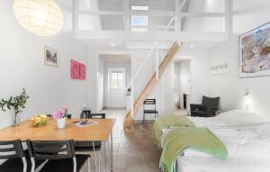 Voodi või voodid majutusasutuse Stunning Apartment In Væggerløse toas