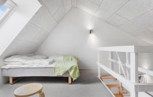 Voodi või voodid majutusasutuse Stunning Apartment In Væggerløse toas