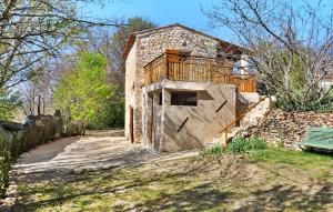 a stone building with a balcony on top of it at Le Gite Du Bastidon in La Tour-dʼAigues
