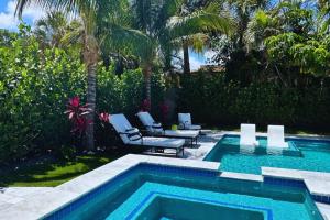 Πισίνα στο ή κοντά στο Modern Beach House, Heated Saltwater Pool & Spa