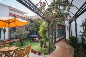 Κήπος έξω από το Wilkamayu Hotel