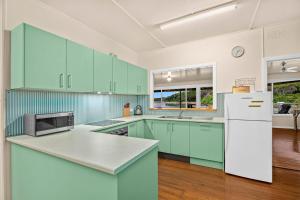 Η κουζίνα ή μικρή κουζίνα στο Lobster Cottage +6 φωτογραφίες