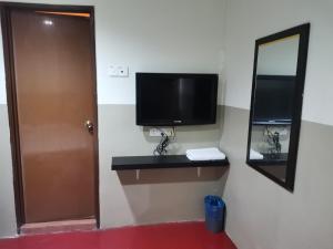 TV a/nebo společenská místnost v ubytování HOTEL BINTANG