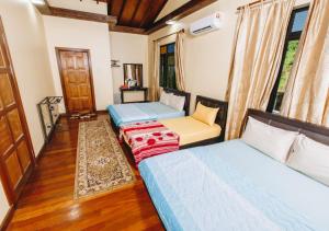 En eller flere senge i et værelse på Al Sakinah Resort