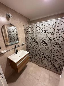 Ένα μπάνιο στο Apartamento Céntrico para 4 personas con Patio
