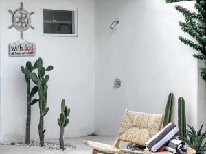 Μια τηλεόραση ή/και κέντρο ψυχαγωγίας στο Fresh Tropical Boni 3BR/PrivatePool&Wifi