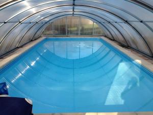 an overhead view of an indoor swimming pool at Gîte de Caractère avec Piscine Privée dans Parc Arboré Proche Châteaux de la Loire - FR-1-491-376 in Angé