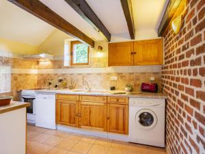 Gallery image of Grande maison familiale avec jardin, salle de jeux, proche de Tours et Blois. - FR-1-491-380 in Authon
