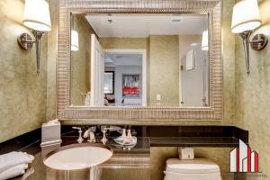 Un baño de Signature 2BR3BA F1 View Balcony Ste 08-801 and 03