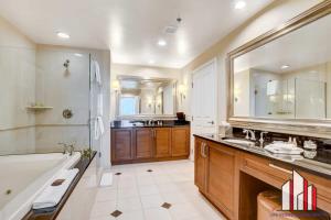 Un baño de Signature 2BR3BA F1 View Balcony Ste 08-801 and 03