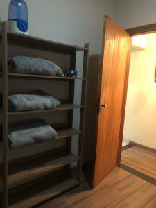 a room with a book shelf with folded towels at Apto individual com Garagem próx Petrobrás e Fiat in Betim