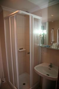 a bathroom with a shower and a sink at Hostal Santa Barbara in Socuéllamos