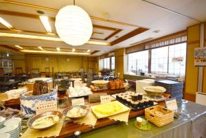 a buffet line with food on display in a restaurant at Hoshikawakan in Yamanouchi