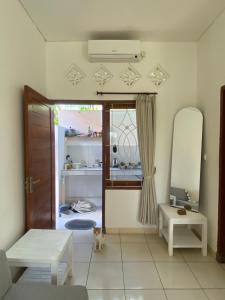 Phòng tắm tại Room Five (Bhujangga’s Village)