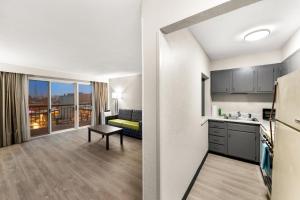 a room with a kitchen and a living room at Clarion Pointe Rhinelander Downtown in Rhinelander