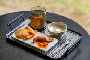 Makanan di atau di tempat lain dekat homestay