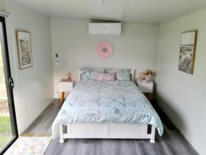 Ένα ή περισσότερα κρεβάτια σε δωμάτιο στο Luxury House Boho Seaside