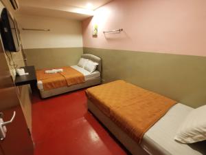 Postel nebo postele na pokoji v ubytování HOTEL BINTANG