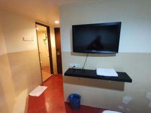 TV a/nebo společenská místnost v ubytování HOTEL BINTANG