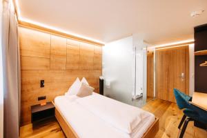 Tempat tidur dalam kamar di Sonne 1806 - Hotel am Campus Dornbirn