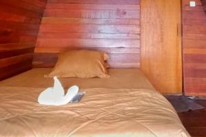 Postel nebo postele na pokoji v ubytování TwoSpaces Living at Welirang Resort