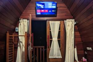 TV a/nebo společenská místnost v ubytování TwoSpaces Living at Welirang Resort