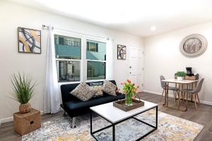 a living room with a couch and a table at Chic Studio Sleeps 4 Beverly Hills Adj in Los Angeles