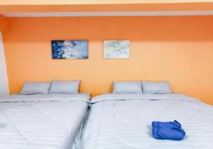 two beds sitting next to each other in a room at PRAKAI RESORT in Ban Don Klang +8 photos