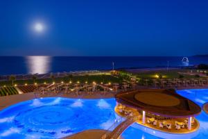 Бассейн в Elysium Resort & Spa или поблизости