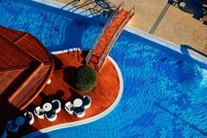 Бассейн в Elysium Resort & Spa или поблизости