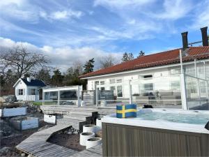 Sundlaugin á Traumhaus, Sauna, Whirlpool, grosse Terrasse mit Aussicht, Seeanstoss eða í nágrenninu