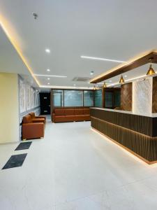 a lobby of a hospital with a waiting room at Hotel Narmada Residency in Sambalpur
