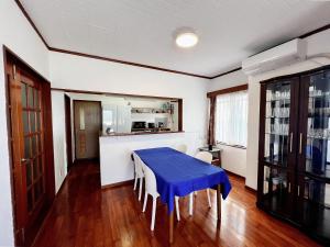 Köök või kööginurk majutusasutuses 秘境の楽園 Cocos Harbor 奄美 +37 fotot