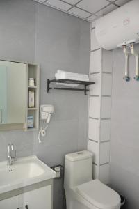 Hongge Hotel - Harbin Taiping Airport的一间浴室